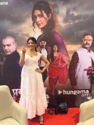 Ambika Vani Instagram - Prayagraj Ki Love Story is now streaming on Hungama OTT ❤️
Grateful beyond words to the Director @arvindbabbal sir, @hungamaott , the casting team @shraddhasohancasting and the entire cast & crew for their incredible support, trust, and hard work.
This journey would not have been possible without each one of you. Special thanks to @sanjeev5451 for introducing me to @shraddhasohancasting
Watch me as Sonia Shukla in Prayagraj Ki Love Story now, exclusively on @hungamaott ❤️
#prayagrajkilovestory #prayagraj #webseries #ambikavani #grateful