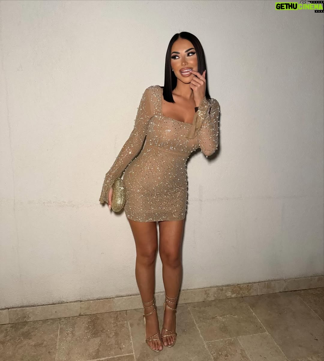 Ambre Abadia - 5.9K Likes - 23 years✨🥂