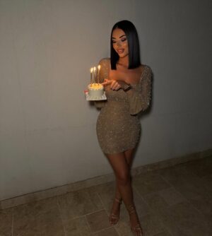 Ambre Abadia Instagram - 23 years✨🥂