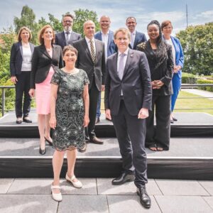 Aminata Touré Instagram - Was für eine Ehre! Ab heute bin ich Ministerin für Soziales, Jugend, Familie, Senioren, Integration und Gleichstellung in Schleswig-Holstein. 

Schleswig-Holstein ist mein zu Hause und hier politische Verantwortung übernehmen zu dürfen, ist für mich die größte Ehre.

Ich freue mich Teil des Kabinetts Günther II sein zu dürfen. Das ist eine besondere Aufgabe und ich werde sie gewissenhaft und voller Freude umsetzen. 

📸 @aufmdach