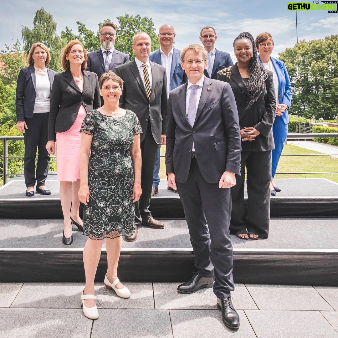Aminata Touré - 79K Likes - Was für eine Ehre! Ab heute bin ich Ministerin für Soziales, Jugend, Familie, Senioren, Integration und Gleichstellung in Schleswig-Holstein. 

Schleswig-Holstein ist mein zu Hause und hier politische Verantwortung übernehmen zu dürfen, ist für mich die größte Ehre.

Ich freue mich Teil des Kabinetts Günther II sein zu dürfen. Das ist eine besondere Aufgabe und ich werde sie gewissenhaft und voller Freude umsetzen. 

📸 @aufmdach