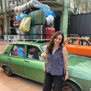 Amira Hilda Douaouda Instagram - LE GRAND PALAIS DE MA MERE 🤍
Amour et Nostalgie avec @mohamed.elkhatib.officiel
@rachidabrakni : Merci pour ce beau voyage omri ❤️
#renault12
#peugeot504
#théâtre
#theatredocumentaire
#maghrebunited🇩🇿🇲🇦🇹🇳