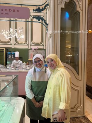 Amira Othman Instagram - Banyak gambar tak upload lagi sampai sy pun tak tahu nk upload yang mana. Selamat menyambut tahun baru buat semua. Sorry lambat sikit. Nak scroll gambar tu pnye la malasš sy doakan moga tahun baru ni jadikan kita org yg lebih baik, lebih bermanfaat lebih berjaya dan lebih tenang menghadapi urusan dunia yang sentiasa penuh dgn ujian kan. Terus jadi org baik insyaAllah nanti kita dapat benda yang baik2. Terima lah gambar2 yang sudah lama tapi baru rajin nk uploadš