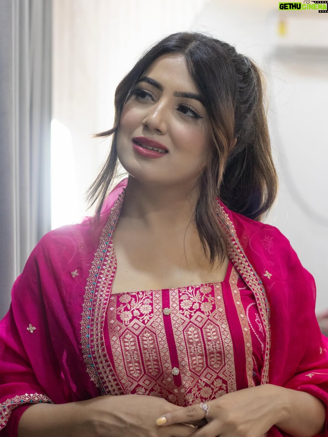 Amisha Sharma - 3.9K Likes - 💕