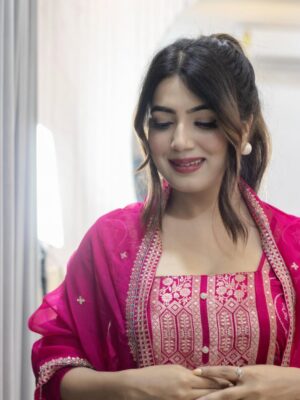 Amisha Sharma Instagram - 💕