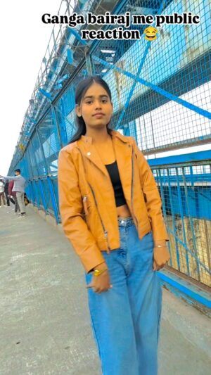 Amita Devi Instagram - Piche dekho 😂🤣
.
.
.
.
#viral #trending #dance #explore #reel #amitadevi