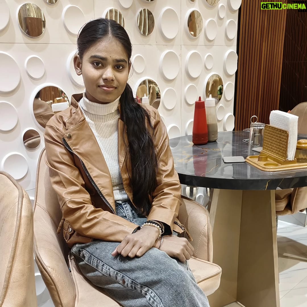 Amita Devi - 103 Likes - Mati with friends,👀✨❤️
.
.
.
.

#viral #trending #song #new#post