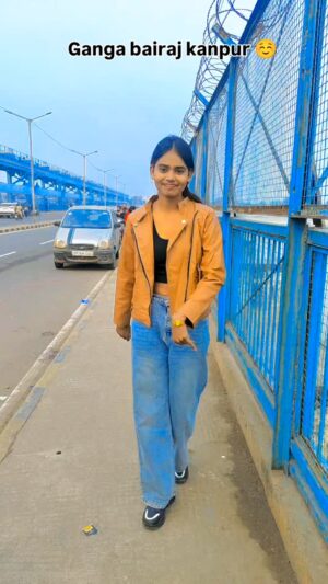 Amita Devi Instagram - Ganga bairaj kanpur nagar..❤️😁
.
.
.
.
.
.
#viral #trending #dance #explore #reel #amitafam