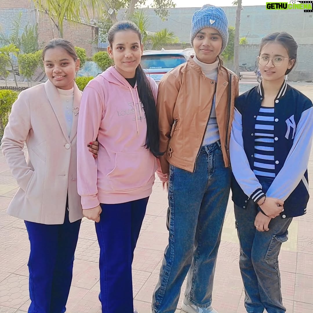 Amita Devi - 103 Likes - Mati with friends,👀✨❤️
.
.
.
.

#viral #trending #song #new#post