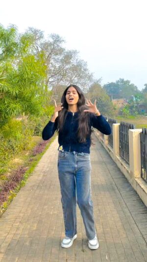 Amita Devi Instagram - Sadiyaa..😁😍😐
.
.
.
.
.
.
.
#viral #trending #explore #reel #instagram #amitafam