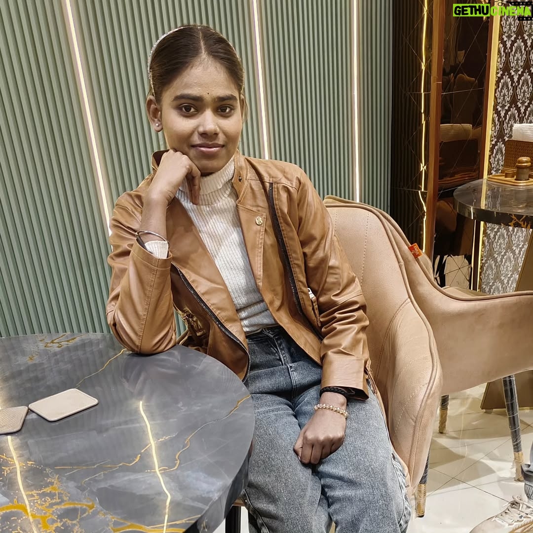 Amita Devi - 103 Likes - Mati with friends,👀✨❤️
.
.
.
.

#viral #trending #song #new#post