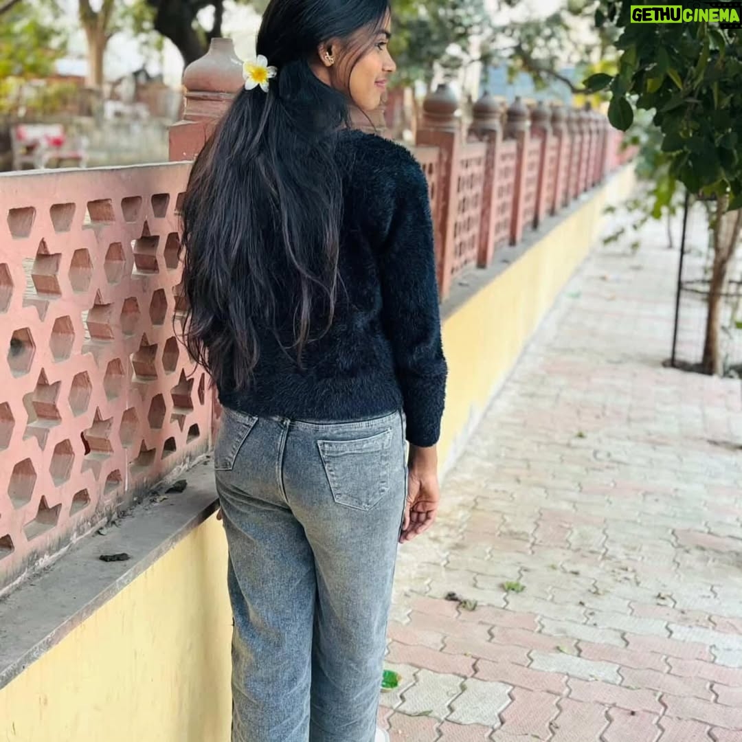 Amita Devi - 274 Likes - Tu agr meri.......❤️
.
.
.
.
.
#viral #trending #new#post #amufam #instafam #explore #post