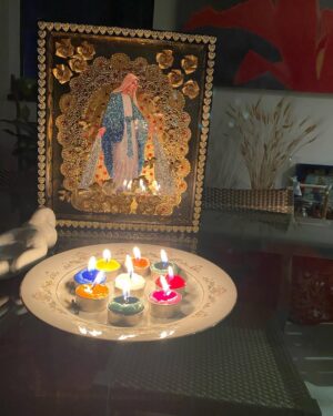 Amparo Grisales Instagram - Mis velitas con GRATITUD Y lindos deseos para todos!!!
LUZ …MUCHA LUZ….!!!!!💫💫