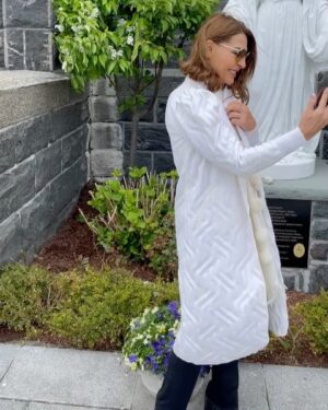 Amparo Grisales Instagram - ST.MARY’S CHURCH (Greenwich- Connecticut)
Todos los días recuerdo ..abrazo y agradezco a mi preciosa MADRE … por haberme escogido y darme la vida…..por la familia hermosa … por todos sus mimos y por tanto AMOR QUE SIEMPRE SIENTO Y GUARDO EN MI CORAZÓN ….!!!🙏❤️❤️🌹🌹
MAMI … cuando miro al cielo te veo en la estrella que mas brilla …. siento tus BENDICIONES .. y se que estás con tu mejor amiga “LA VIRGEN MARÍA” cubriéndonos con su precioso MANTO!!
GRACIAS MAMI !!🌸🌸💕
MADRE DE AMOR ENVUELVE CON EL PODER DEL AMOR DIVINO A TODAS LAS MADRES DEL MUNDO…!!!
AMÉN ..!!🙏💜💜🌷🌷
#mother’sday #todoslosdiassondiasdelamadre
@patgrisales