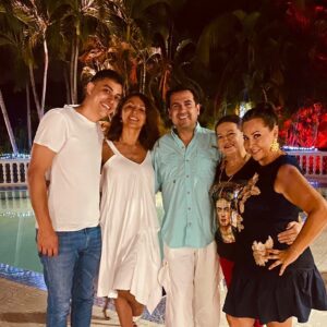 Amparo Grisales Instagram - Mis hermanas ….!!!
Mis sobrinos…!!!
💕💕❤️❤️❤️🎄🎄🤶🤶💃💃
Carlos Fernando , Gustavo Adolfo , Luz Marina y Patty!!
@patgrisales @grisalescarlos
@ggrisales
Faltan l@s que están en Canadá -Mexico Cartagena!!
#familia #compartir #amor
Qué falta nos haces MAMI..extraño todo de ti…!!!
Recordando siempre a los que ya no están….pero que siempre estarán en nuestros corazones …!!!🙏💕(Mamà- Papá -Hermano…..Tanguito)