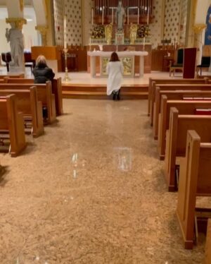 Amparo Grisales Instagram - ST.MARY’S CHURCH (Greenwich- Connecticut)
Todos los días recuerdo ..abrazo y agradezco a mi preciosa MADRE … por haberme escogido y darme la vida…..por la familia hermosa … por todos sus mimos y por tanto AMOR QUE SIEMPRE SIENTO Y GUARDO EN MI CORAZÓN ….!!!🙏❤️❤️🌹🌹
MAMI … cuando miro al cielo te veo en la estrella que mas brilla …. siento tus BENDICIONES .. y se que estás con tu mejor amiga “LA VIRGEN MARÍA” cubriéndonos con su precioso MANTO!!
GRACIAS MAMI !!🌸🌸💕
MADRE DE AMOR ENVUELVE CON EL PODER DEL AMOR DIVINO A TODAS LAS MADRES DEL MUNDO…!!!
AMÉN ..!!🙏💜💜🌷🌷
#mother’sday #todoslosdiassondiasdelamadre
@patgrisales