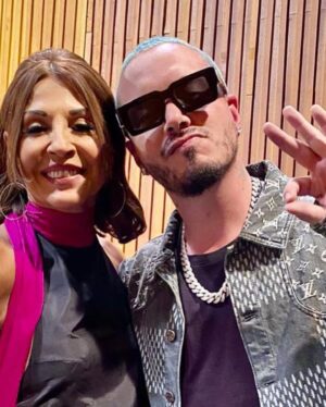 Amparo Grisales Instagram - Mi precioso querido y admirado @jbalvin ….. que tú Luz sólo ilumine tu corazón para agradecer todos los regalos de vida que te da Dios cada día….. y para mimar a tu mami hermosa que es lo más sagrado ….!🙏
Lo demás déjalo pasar ….!
Esos corazones envenenados
jamas te tocarán ….!!!
Cuándo se tiene tanta Luz .. la oscuridad busca hacerse visible..!!
TE ABRAZO CON EL CORAZÓN..!!!💜💜🙏🙏💕💕💕
Luz y Amor.!!!🙏🙏🙏🙏🙏🙏🎼💕💕💕🎼💕💕🎼🎼💕💕