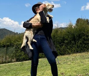 Amparo Grisales Instagram - En la GRANJA CANINA DEJANDO HUELLA con William Cortés y todo su equipo !!👏👏🐾🐾🐾🙏💕💕
Disfrutando de la amorosa compañía de los peludos rescatados …..ahora protegidos agradecidos y felices!!!
ADOPTA… y te llegarán bendiciones del Universo!!
@granjacaninadejandohuella
Gracias a los padres y madres adoptivas de los peludos!!
Nos envían fotos de ellos felices disfrutando del amor de sus nuevos protectores …!!
@funperroamor 🐾🐾🐾🐾🐾🙏🙏🙏💕💕💕💕