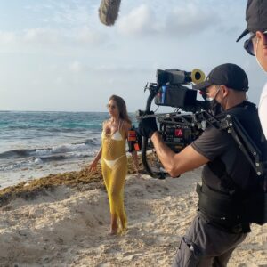 Amparo Grisales Instagram - #tbt🎬 Mi primera “ACCION” en el rodaje de “EL PASEO 6”
#enpostproducción
Éste será tu mejor PASEO ....!!!
@dagogarciaprod @rodrigotrianadirector
#bestcameraman @diecuellar 👏👏
#emoción #camaraaccion🎥
#moviescene #comedia
#bestteamever❤️