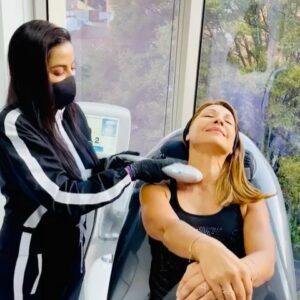 Amparo Grisales Instagram - NO ES MAGIA... pero el resultado es MÁGICO ...!!!
“ULTRAFORMER III” 👍💯
Una caricia para tu belleza natural...!!!
LO ÚLTIMO EN MEDICINA ESTÉTICA DE ALTA TECNOLOGÍA ...!!!
ULTRASONIDO Microfocalizado qué activa el Colágeno... penetrando en profundidad las capas de la PIEL dándole lozanía y TENSANDO sutilmente los MÚSCULOS con resultados espectaculares desde el primer momento...!!!
Sin cirugía..!!!
Sin agujas...!!!
Sin implantes o rellenos que te cambien tus rasgos naturales...!!!
Lindas ...Lindos...!!!
Bellos ... Bellas...!!!
“ULTRAFORMER III”.... para mujeres y hombres...!!!
@radacassab @alejandroradacassab
@ultraformercolombia
@medsystems.col
@dra.adrianaariza
#listaparalaaccion🎬🎥
#preparandoproyectos2021
#cuidémonosentretodos
#usatapabocas
#lavatelasmanos