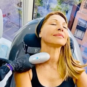 Amparo Grisales Instagram - NO ES MAGIA... pero el resultado es MÁGICO ...!!!
“ULTRAFORMER III” 👍💯
Una caricia para tu belleza natural...!!!
LO ÚLTIMO EN MEDICINA ESTÉTICA DE ALTA TECNOLOGÍA ...!!!
ULTRASONIDO Microfocalizado qué activa el Colágeno... penetrando en profundidad las capas de la PIEL dándole lozanía y TENSANDO sutilmente los MÚSCULOS con resultados espectaculares desde el primer momento...!!!
Sin cirugía..!!!
Sin agujas...!!!
Sin implantes o rellenos que te cambien tus rasgos naturales...!!!
Lindas ...Lindos...!!!
Bellos ... Bellas...!!!
“ULTRAFORMER III”.... para mujeres y hombres...!!!
@radacassab @alejandroradacassab
@ultraformercolombia
@medsystems.col
@dra.adrianaariza
#listaparalaaccion🎬🎥
#preparandoproyectos2021
#cuidémonosentretodos
#usatapabocas
#lavatelasmanos
