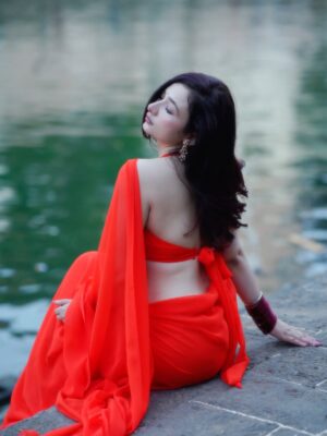 Amrita Mishra Instagram - Sundar š¦š§”
.
@pixelpassionfotography
@amritamisshraa
@pixellence_art
#explore #explorepage #saree #sareelover #sarees
(Sareeshoot, sarees , backpose, mumbai)