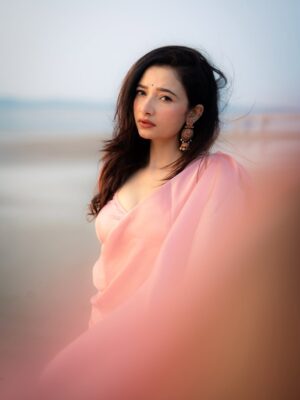 Amrita Mishra Instagram - And she flew in the sky, like a dove šļø
#manjdecollection #viral #sareecollections #sareeinstyle #sareedrape #sareephotography #sareeinspo #msmishra