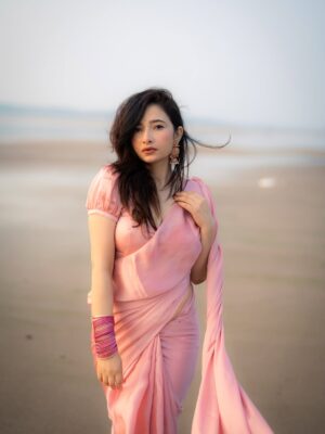 Amrita Mishra Instagram - And she flew in the sky, like a dove šļø
#manjdecollection #viral #sareecollections #sareeinstyle #sareedrape #sareephotography #sareeinspo #msmishra