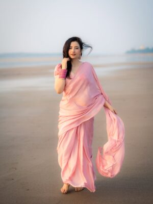 Amrita Mishra Instagram - She is soft like the saree she swearing šø
#manjdecollection #sareeecollection #soft #blouse #design #ownbrand #fashionable #sareesofinstagram
