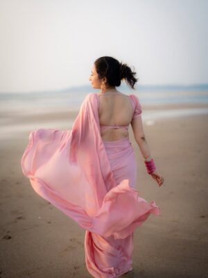 Amrita Mishra Instagram - She is soft like the saree she swearing šø
#manjdecollection #sareeecollection #soft #blouse #design #ownbrand #fashionable #sareesofinstagram