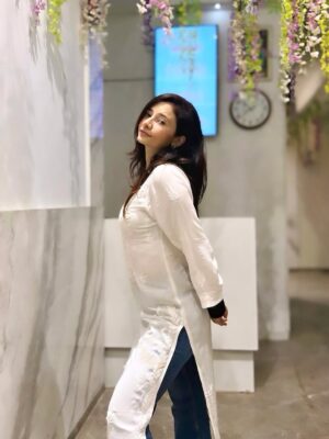 Amrita Mishra Instagram - Some love for my favourite colour šø
#msmishra #whitewear #myera
