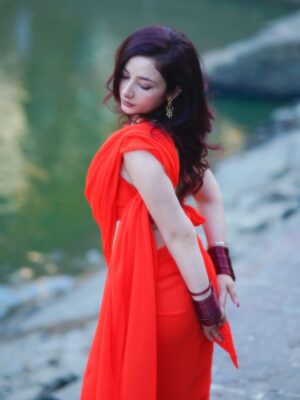 Amrita Mishra Instagram - Sundar š¦š§”
.
@pixelpassionfotography
@amritamisshraa
@pixellence_art
#explore #explorepage #saree #sareelover #sarees
(Sareeshoot, sarees , backpose, mumbai)