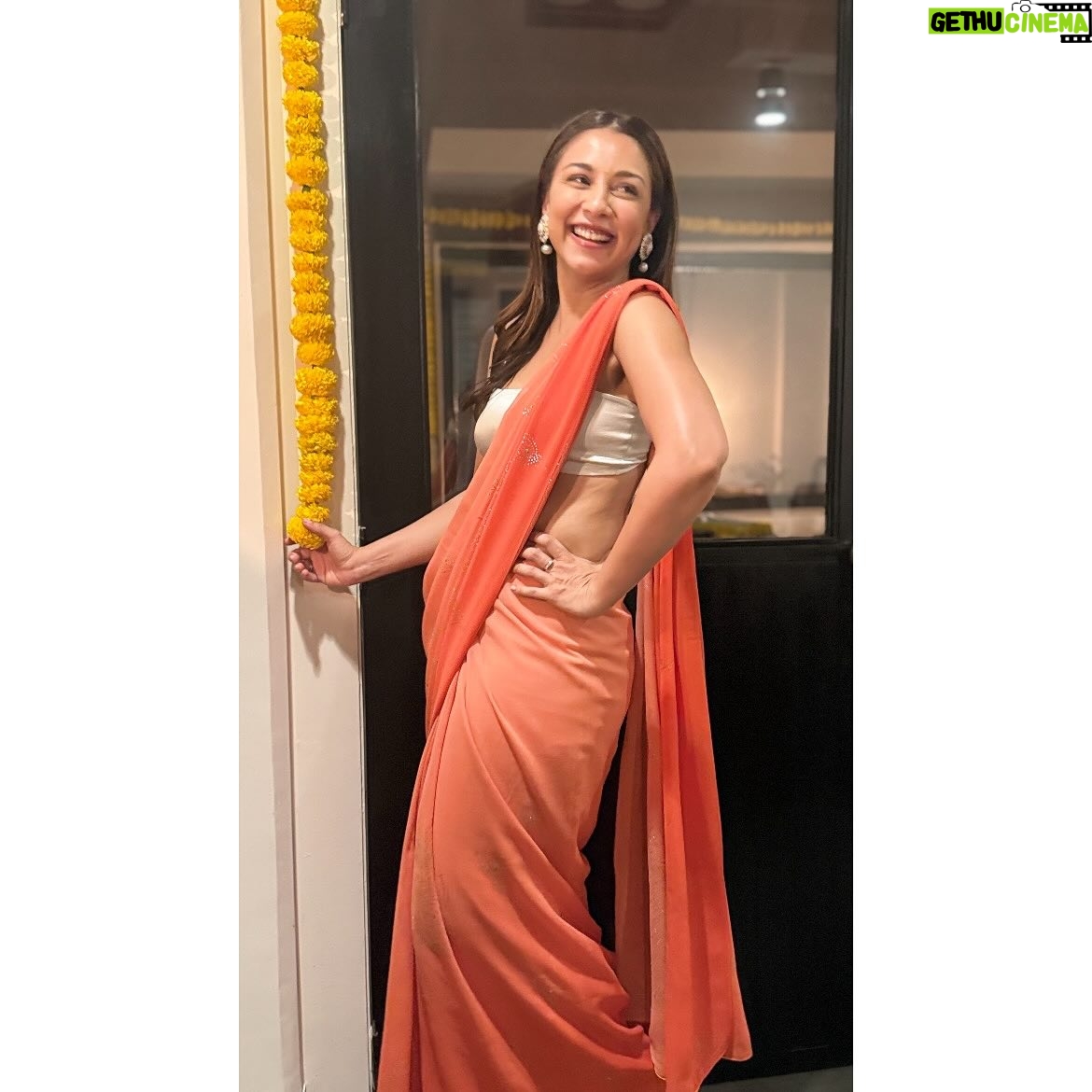 Amrita Puri - 2.5K Likes - 🧡 🪔  @vaibhav.rekhi and @diamirzaofficial are all the love and light we need. Bringing together the best.

*Repeated my crop top with a different sari story. 
Clearly I have a thing for bright colours and marigolds. 

(Thanks for those solo stills @sayanigupta).