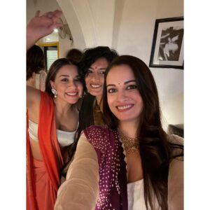 Amrita Puri Instagram - 🧡 🪔  @vaibhav.rekhi and @diamirzaofficial are all the love and light we need. Bringing together the best.

*Repeated my crop top with a different sari story. 
Clearly I have a thing for bright colours and marigolds. 

(Thanks for those solo stills @sayanigupta).