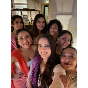 Amrita Puri Instagram - 🧡 🪔  @vaibhav.rekhi and @diamirzaofficial are all the love and light we need. Bringing together the best.

*Repeated my crop top with a different sari story. 
Clearly I have a thing for bright colours and marigolds. 

(Thanks for those solo stills @sayanigupta).