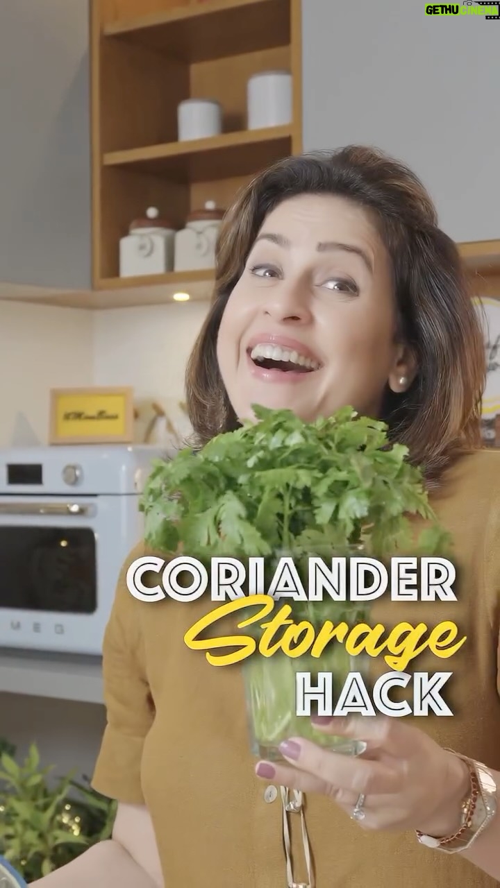 Amrita Raichand - 1.2K Likes - Hari dhaniya wilts in just 1–2 days… unless you store it the right way.
This is the coriander hack every Indian kitchen needs.
Cut the roots, place the stems in a glass with 1 inch of water, cover with a plastic bag to prevent oxidation — and watch your coriander stay fresh for a full week (even longer in the fridge).
No slime. No wastage. Just bright, fresh coriander ready for your everyday cooking.

[ kitchen hack, coriander hack, mom hacks, Indian kitchen tips, storage hacks, cooking tips, food freshness, home hacks, Amrita Raichand, recipe hacks, Indian cooking, time-saving hacks ]