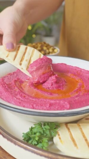 Amrita Raichand Instagram - Instant, healthy & party-ready — this Sattu Beetroot Hummus is your new go-to dip when guests arrive unannounced. Packed with plant protein, fibre and natural colour, it comes together in minutes and looks as good as it tastes.

Recipe: Sattu Beetroot Hummus

Ingredients
1 large boiled beetroot
1 cup roasted channa(without skin) 
2 tsp toasted white sesame seeds
2 garlic cloves
1–2 tbsp lime juice
½ tsp roasted cumin powder
6 tbsp extra virgin olive oil
2–3 ice cubes
Salt to taste

For garnish & serving
Extra virgin olive oil for drizzling
Red chilli powder
Pita bread or crackers

Method
	1.	Blend the roasted channa and beetroot to a smooth paste.
	2.	Add sesame seeds, garlic, lemon juice, cumin powder, olive oil and salt.
	3.	Blend again until creamy and smooth. Adjust lemon and salt to taste.
	4.	Transfer to a bowl, drizzle olive oil and sprinkle red chilli powder.
	5.	Serve with warm pita or crackers.

Perfect for party platters, evening cravings, and healthy hosting.

[instant dip, healthy snack, party food ideas, sattu recipes, beetroot hummus, protein dip, quick appetizer, Indian superfood]

#HealthyDip #PartyFoodIdeas #SattuRecipes #QuickRecipes #AmritaRaichand