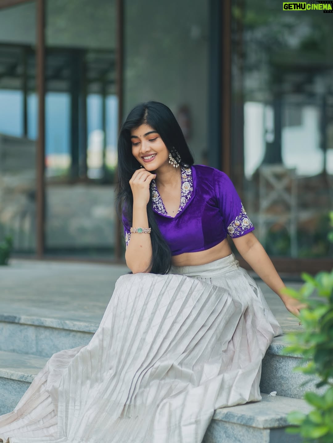 Amrutha Prem - 30.8K Likes - 💕

Wearing: @haritva_designer_studio 🪻
Accessories: @thespatika ✨
P.C: @_n.i.k.k.y___ 🫶

#amruthaprem #bestieengagement💍 #bridesmaiddress #longduepost