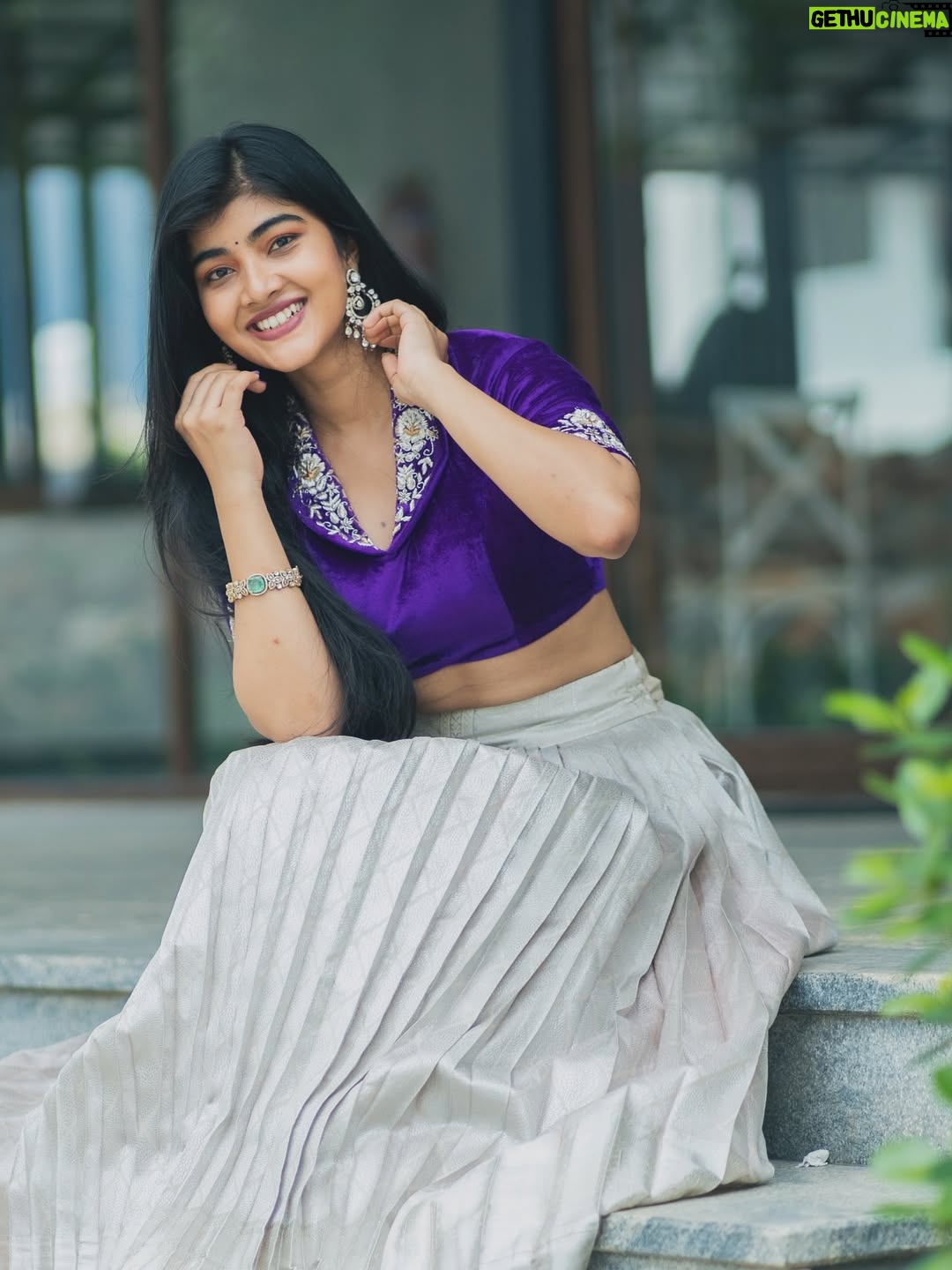 Amrutha Prem - 30.8K Likes - 💕

Wearing: @haritva_designer_studio 🪻
Accessories: @thespatika ✨
P.C: @_n.i.k.k.y___ 🫶

#amruthaprem #bestieengagement💍 #bridesmaiddress #longduepost