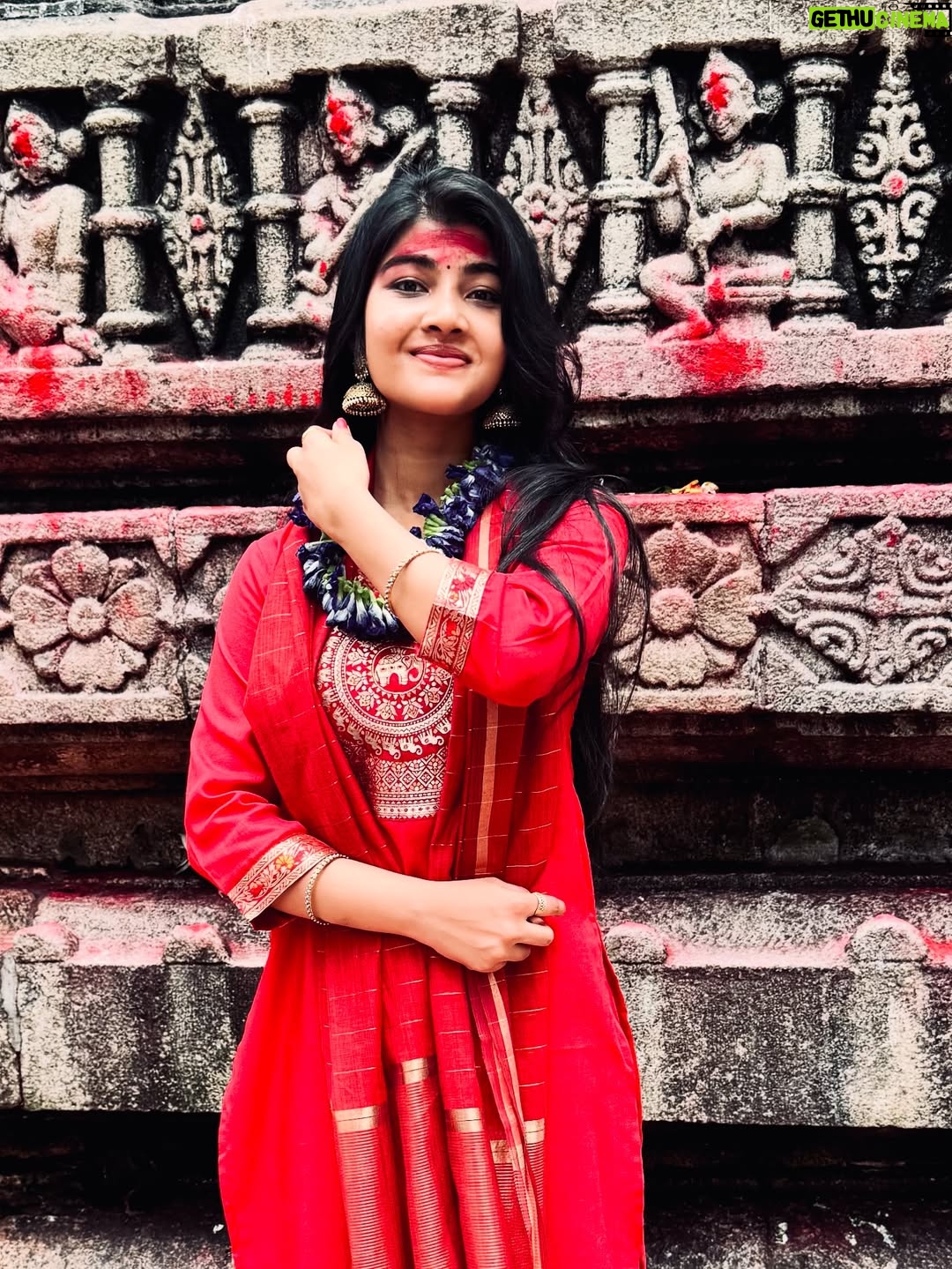 Amrutha Prem - 35.3K Likes - Another Blessed Friday🙏🏻❤️ @kamakhyamandir 
Thankyou for making this happen @ikarunya 😘