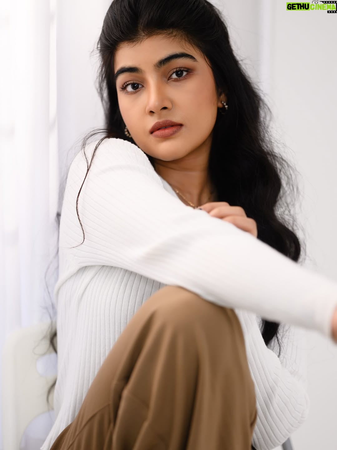 Amrutha Prem - 49K Likes - Lost in the gaze🤍✨

Frames: @framesbyvikaskakolu 🤍
MUA: @arushmakeover 🤍
Hairdo: @hairbysharada_murthy 🤍