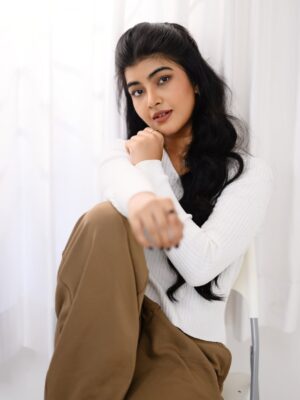 Amrutha Prem Instagram - Lost in the gaze🤍✨

Frames: @framesbyvikaskakolu 🤍
MUA: @arushmakeover 🤍
Hairdo: @hairbysharada_murthy 🤍
