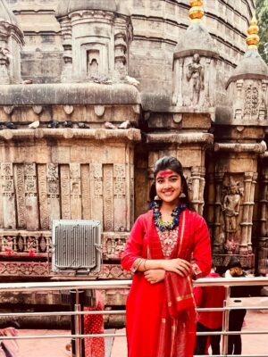 Amrutha Prem Instagram - Another Blessed Friday🙏🏻❤️ @kamakhyamandir 
Thankyou for making this happen @ikarunya 😘
