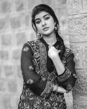 Amrutha Prem Instagram - ದೀಪಾವಳಿ ಹಬ್ಬದ ಶುಭಾಶಯಗಳು 🌻❤️✨

Makeup: @arushmakeover ✨
Shot by: @framesbyvikaskakolu ✨
Hair: @hairbysharada_murthy ✨