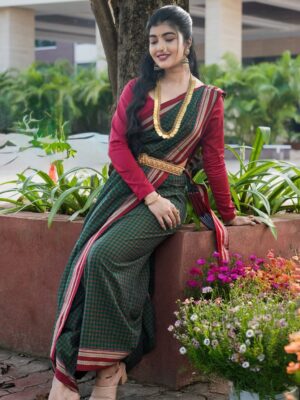 Amrutha Prem Instagram - Just a lil ಹುಬ್ಬಳ್ಳಿ ಹುಡುಗಿ moment 😉💛

Makeup,hair & draping: @kumar_n_makeover✨
Blouse: @haritva_designer_studio✨
P.C: @pixcelspace ✨
Saree & Styling: @jyothiprem1008 🙇🏻‍♀️❤️
For @thejewelleryshow 

#amruthaprem #ilkalsareelove❤️ #hubli
