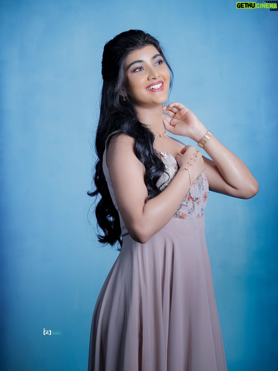 Amrutha Prem - 81.8K Likes - Turned into Princess for a moment 🤎🎀

Shot by: @portrait_by_acchu 
Wearing: @haritva_designer_studio 
Makeup: @arushmakeover 
Hair: @blushberry_makeovers