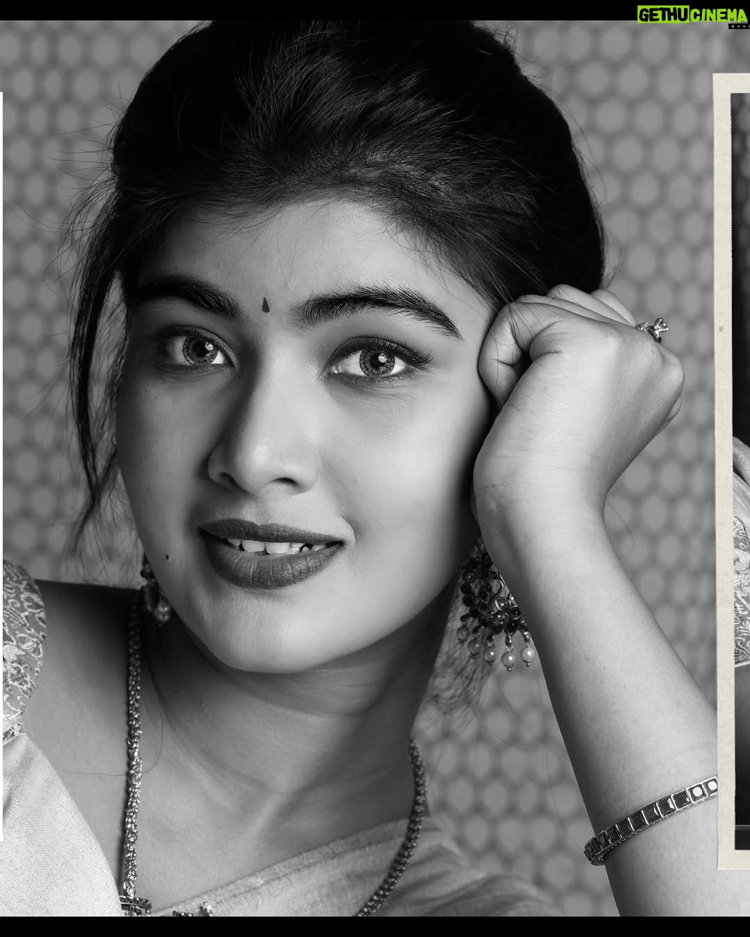 Amrutha Prem - 44.9K Likes - ನಗುವ ನಯನ ಮಧುರ ಮೌನ ✨

Wearing: @haritva_designer_studio 
Makeup & Hair: @geetha_artistry_ & @sahanadhani__makeover 
Captured by: @pixcelspace