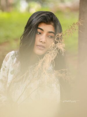 Amrutha Prem Instagram - Daydream🍂🤍

P.C: @golds_photography_ ✨