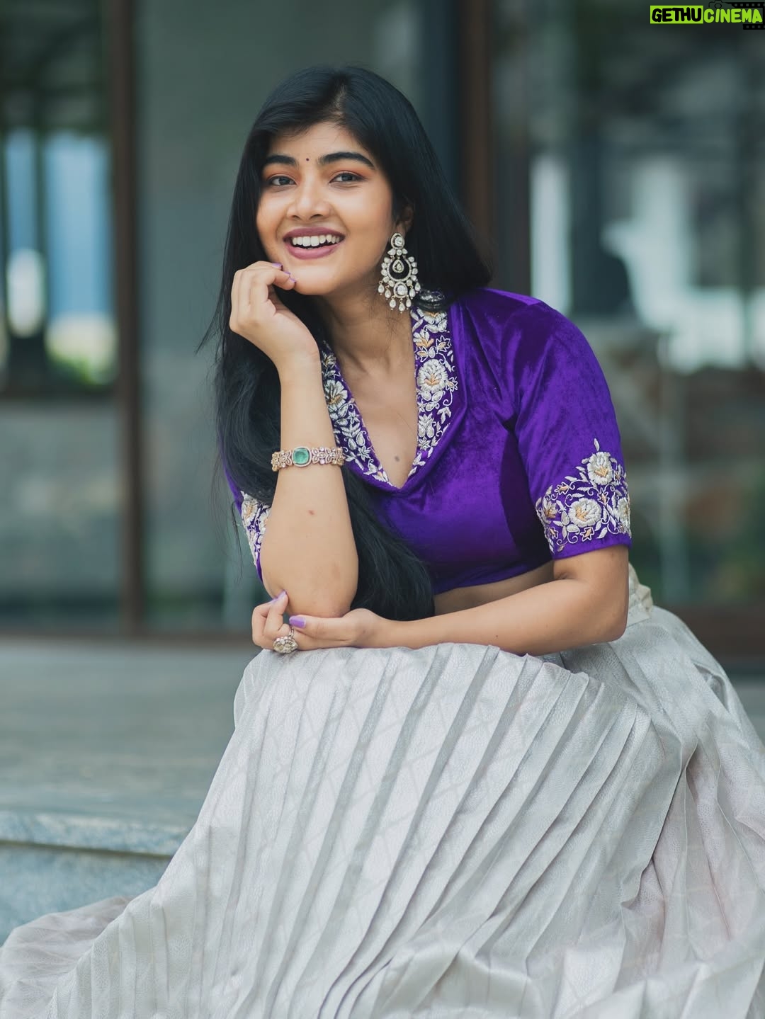 Amrutha Prem - 30.8K Likes - 💕

Wearing: @haritva_designer_studio 🪻
Accessories: @thespatika ✨
P.C: @_n.i.k.k.y___ 🫶

#amruthaprem #bestieengagement💍 #bridesmaiddress #longduepost