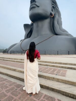 Amrutha Saju Instagram - 🔱Om Namah Shivaya🔱
I heard thousands of people chanting this mantra. It was unexpected, yet deeply devotional. I gazed at Him for hours.I don’t know why, I still see that face in front of me.but I couldn’t take my eyes off. I let go of my burdens, absorbed that positive energy, and returned with a heart full of peace and satisfaction🕉️

@isha.foundation
